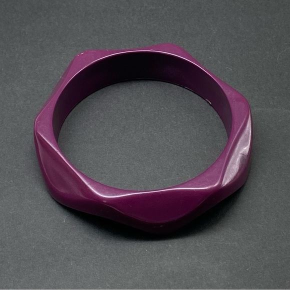 Vintage faceted purple lucite bangle bracelet - Picture 2 of 3